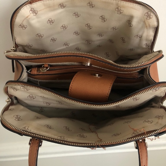 GUESS Purse - Picture 3 of 3